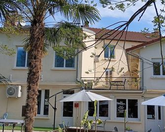 Hôtel Le P'tit Monde - Montignac - Gebäude