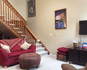 Cozy home near Cherry Creek Park and downtown - Aurora - Wohnzimmer