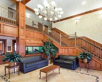 Shary Inn and Suites - Mission - Lobby