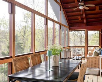 State Parks & Lake Access! Screened Porch, Mountainviews, Kayaks, Luxbeds, Games - Smithville - Balcony