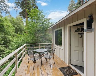 Jaxen - Cabin Masoods Lodge - Boulder Creek - Balcony