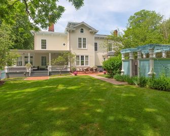 Breakwater Estate now hosting Special Events - Mattituck - בניין