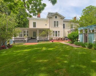 Breakwater Estate now hosting Special Events - Mattituck - בניין