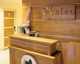 OYO 984 Maleo Guest House - Ambon - Front desk