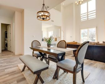 Spacious Lake Highland Townhome W/ Pool! - Dallas - Dining room