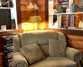 Twain Harte Ca Cute Cozy Cabin Sleeps 4, 1 Bedroom, Hot Tub. - Twain Harte - Lounge