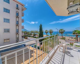 Kleopatra Melissa Hotel - אלניה - מרפסת