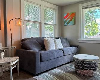 Modern Retreat across from Conesus Lake - Lakeville - Sala de estar