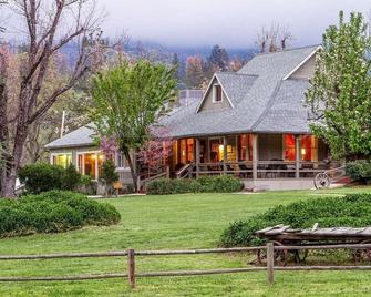 Sierra Sky Ranch - Oakhurst - Building