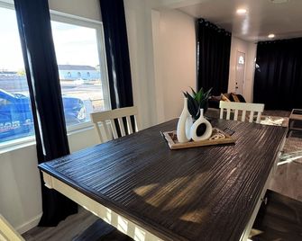 Elegant Modern Winslow Home - Winslow - Dining room