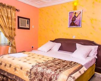Keves Inn And Suites - Calabar - Habitación