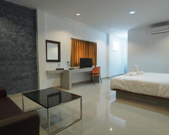 The Phant Hotel - Surin - Bedroom