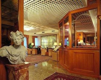 Greif Hotel Maria Theresia - Triest - Lobby
