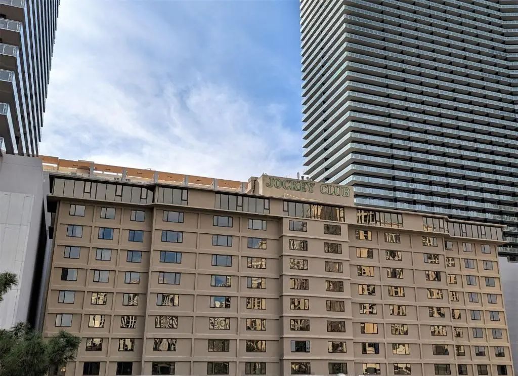 Suites at Jockey Club (No Resort Fee) - Paradise - Bygning