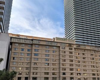 Suites at Jockey Club (No Resort Fee) - Paradise - Toà nhà