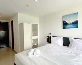 Modern Look and Homey Studio at Enviro Apartment By Travelio - Cikarang - Bedroom