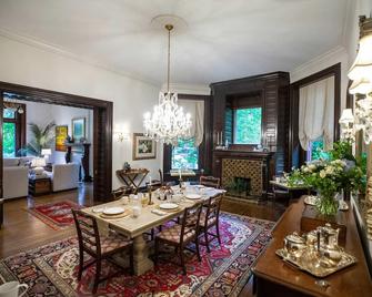 Louisville Bourbon Inn - Louisville - Essbereich