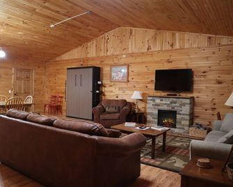 Laurel Lodge Cabin-Secluded, Spacious, Accessible, Devil's Bathtub/Nat Tunnel - Duffield - Sala de estar