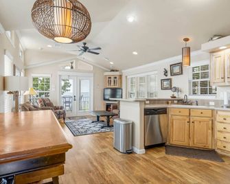 Sunset View at CrossTimbers Marina - Skiatook - Kitchen