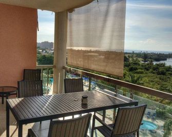 Designer Condo - Sleeps 6 with Sauna - Lowlands - Balkon