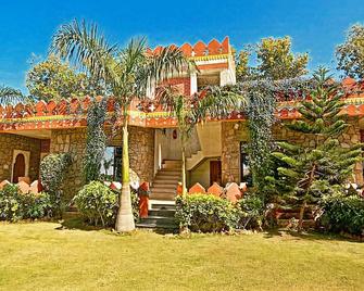Deluxe Room @ Resorts in Pushkar Close to Lake and Market - Ajmer