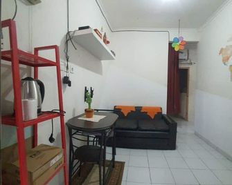 Jakarta green suburban area - Bogor - Sala de estar