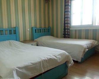 Right Here Hotel (Dunhuang International Youth Hostel) - Jiuquan - Bedroom