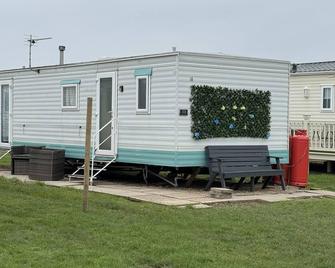 Ingoldmells -Caravan- Sleeps 6 - Seaside - Parking - Skegness - Building