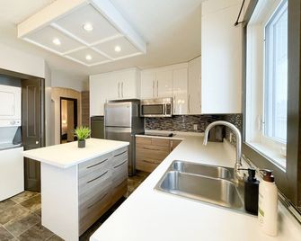 Modern Comforts Downtown Living within walking distance to all the conveniences - Yorkton - Kitchen