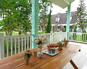 Charisma Resort - Suan Phueng - Balcón