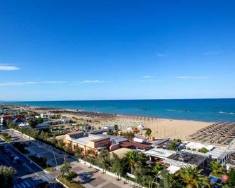 Hotel Maja - Pescara - Beach