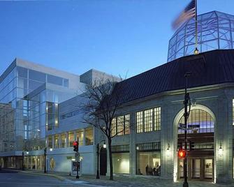 Comfort Inn & Suites Madison - Airport - Madison - Building