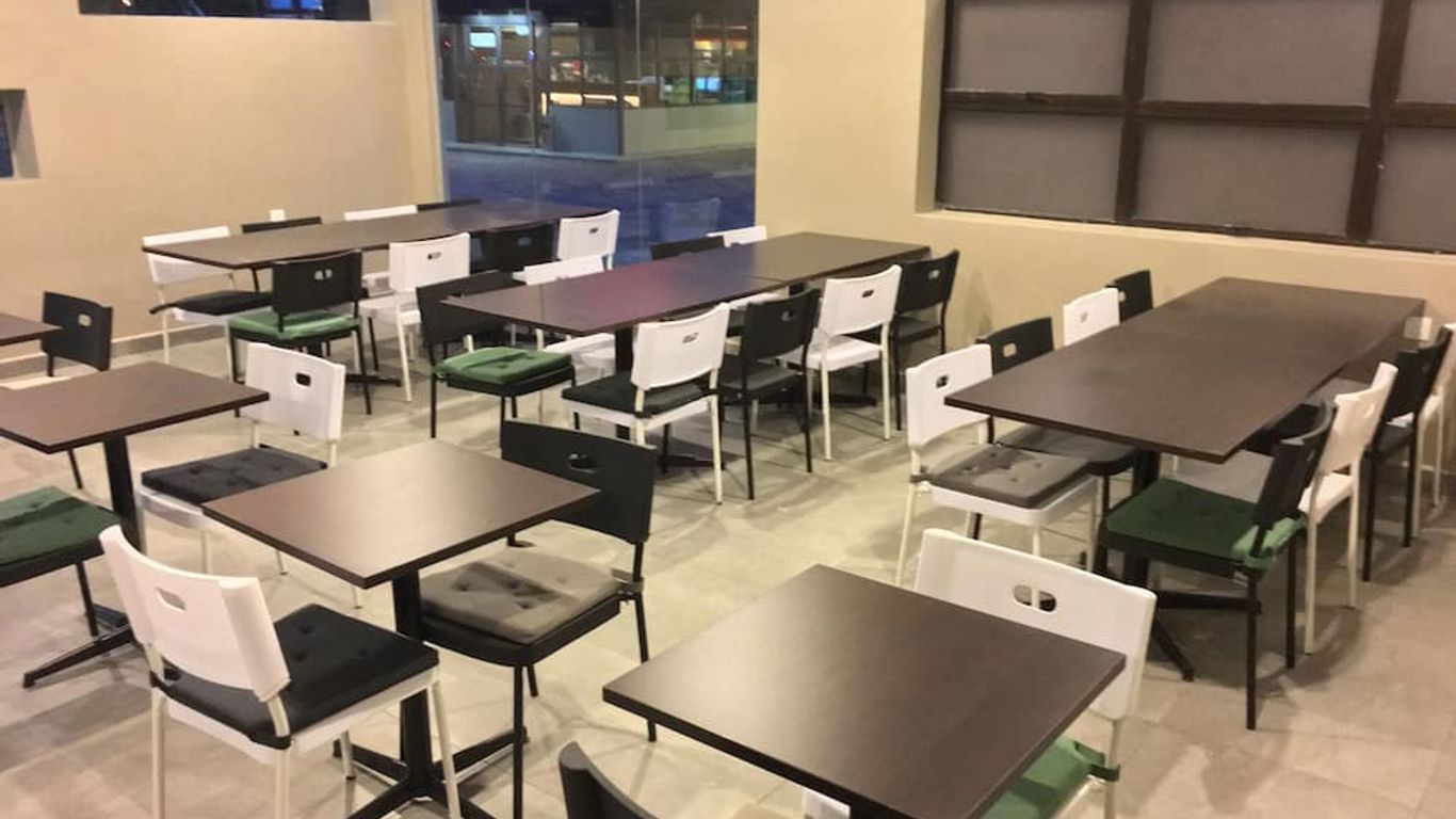 Talents Motor Park Hotel