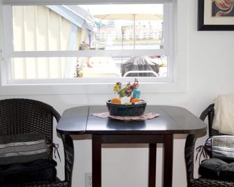 Fisherman's Wharf Bed & Breakfast - Victoria - Comedor