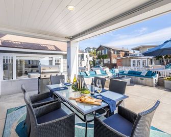 Ocean Breeze I by AvantStay Steps to the Beach - Newport Beach - Balkon