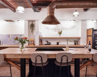 The Urban Chalet - Tel Aviv