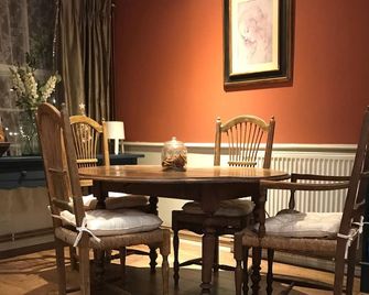 Courtyard Apartment On The Edge Of Windsor Great Park - Old Windsor - Dining room