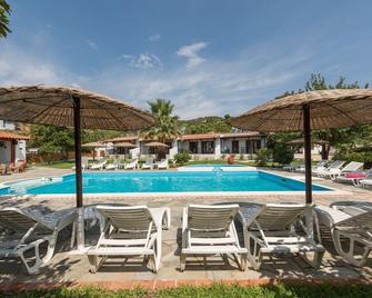 Pension Strawberry - Platanias