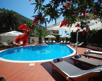 Hotel Max Prestige - Budva - Pool