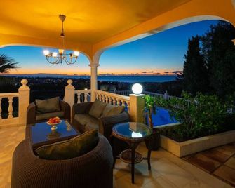 Luxury Villa with Heated Pool, Stunning Sea Views & Near Beach - Mijas - Balkon