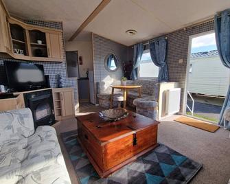 Inviting 3-Bed Caravan in Porthcawl - Porthcawl - Living room