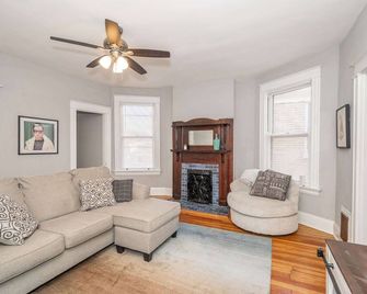 Suites on Main 2 - Covington - Vardagsrum