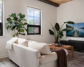 Pulaski Point Properties - Chicago