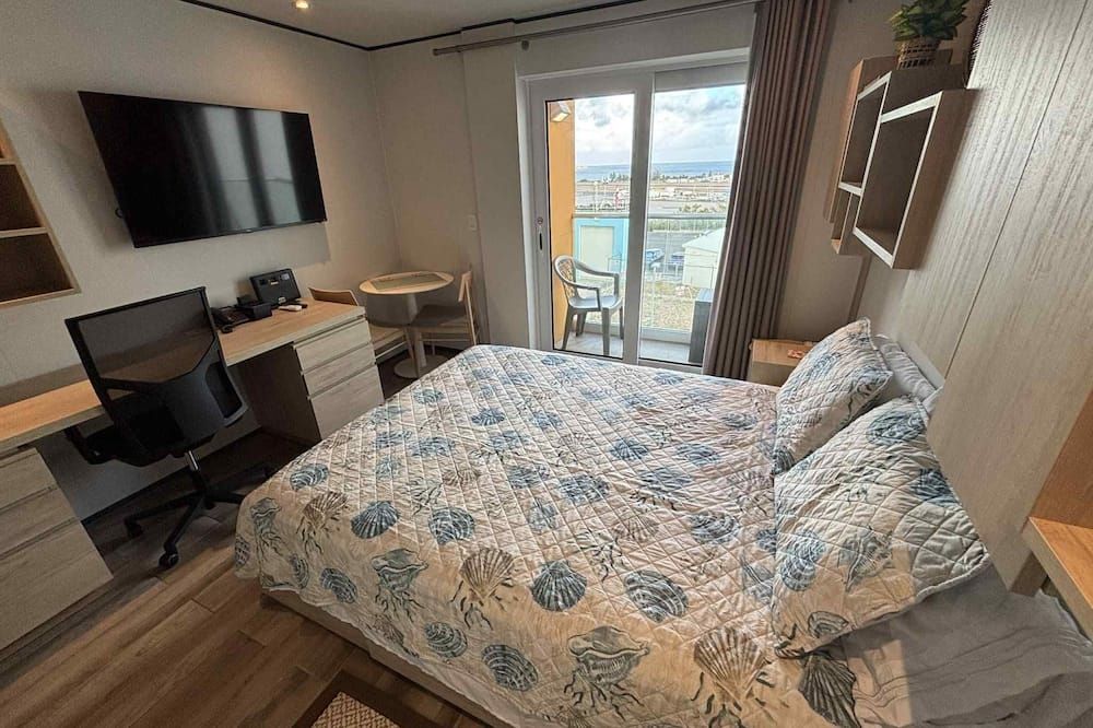 Maho Studio with Runway and Ocean Views - Free Wi-Fi! - Simpson Bay - Slaapkamer