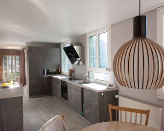 Chalet Hunnenfluh Garden Apartment - Wengen - Kitchen