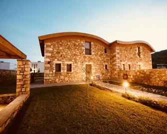 Estrella Villas - Lardos - Building