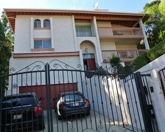Bed And Breakfast In Hollywood Hills - Los Angeles - Edifici