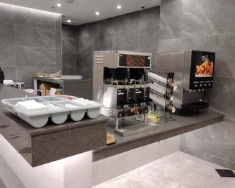 La Crystal Hotel -Los Angeles-Long Beach Area - Compton