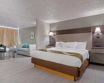 Quality Inn & Suites - Cartersville - Bedroom