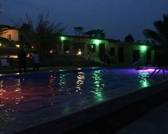 Sweet Mother Eco Resort - Aburi - Pool